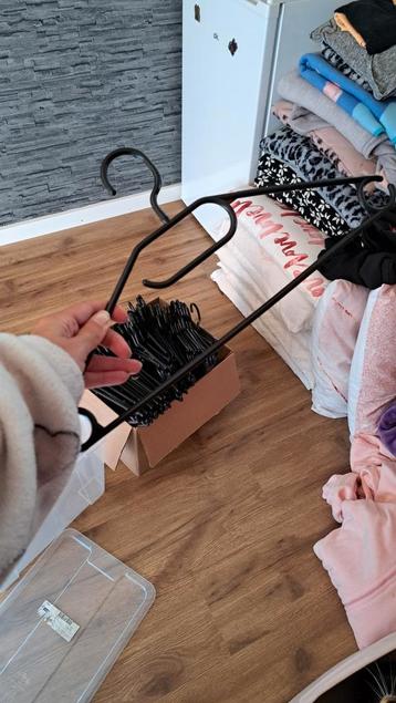 Kleding Hangers 50x beschikbaar voor biedingen