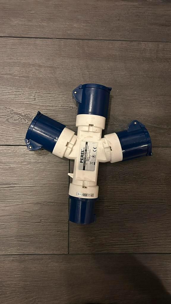 CEE 3-weg splitter, Caravans en Kamperen, Camper-accessoires, Zo goed als nieuw, Ophalen
