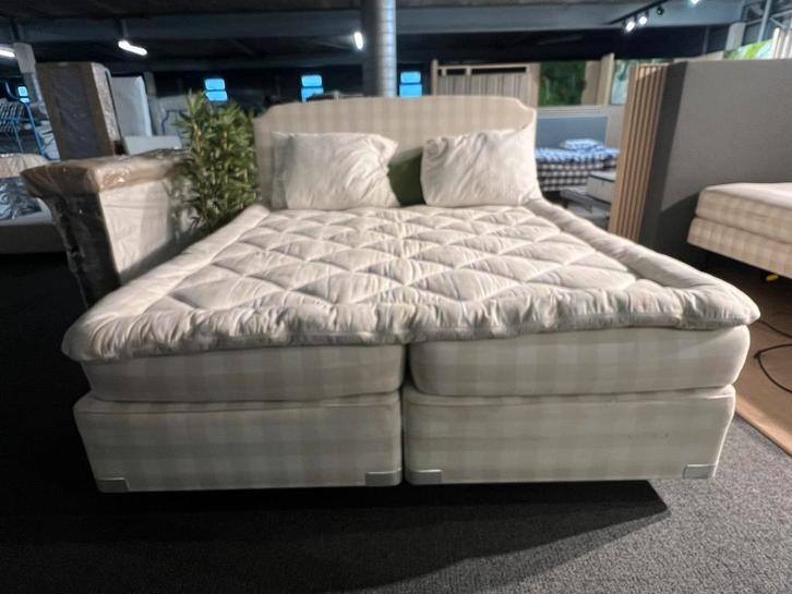 Hästens 2000T met topper 180x200, Huis en Inrichting, Slaapkamer | Matrassen en Bedbodems, Zo goed als nieuw, 180 cm, Tweepersoons