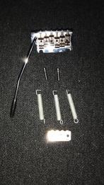 Tremolo systeem met brugschroeven, veren en verenklem, Ophalen, Zo goed als nieuw, Elektrische gitaar