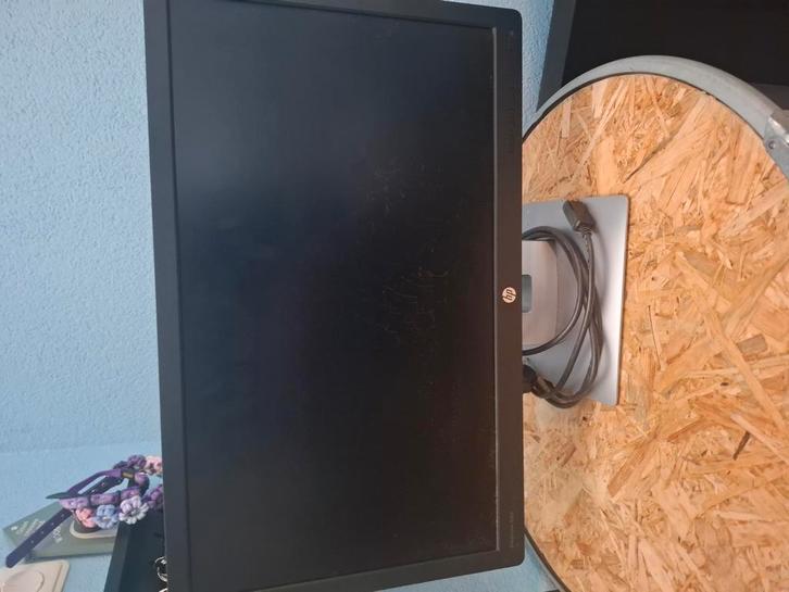 HP E232 monitor, Computers en Software, Monitoren, Gebruikt, 60 Hz of minder, DisplayPort, HDMI, VGA, In hoogte verstelbaar, Draaibaar
