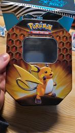 Lege Pokemon Raichu Tin met losse kaarten., Ophalen of Verzenden, Zo goed als nieuw, Meerdere kaarten