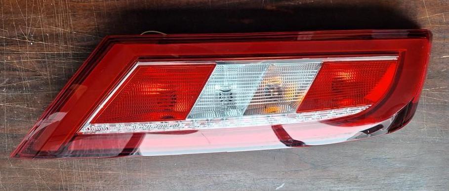 Hobby achterlicht gebruikt Rechts met hoekje eraf werkt goed, Caravans en Kamperen, Kampeeraccessoires, Gebruikt, Ophalen of Verzenden