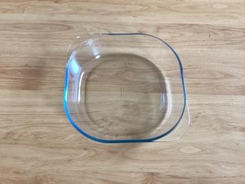 Glazen ovenschaal beschikbaar voor biedingen
