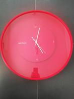 Salt & Pepper rode XL wandklok., Huis en Inrichting, Ophalen of Verzenden, Gebruikt, Analoog, Wandklok