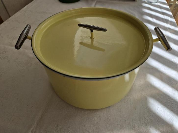 grote gele geemaileerde retro soeppan met deksel Skandia, Verzamelen, Retro, Huis en Inrichting, Ophalen of Verzenden
