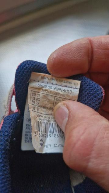 Roze sportschoenen maat 25 beschikbaar voor biedingen