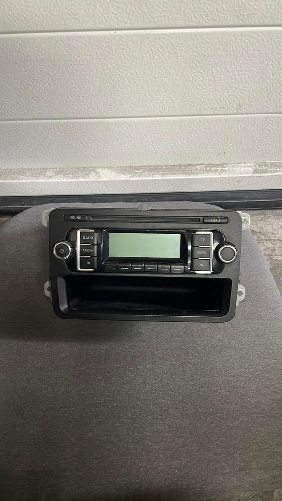 Originele volkswagen polo radio bouwjaar 2010, Ophalen of Verzenden, Zo goed als nieuw