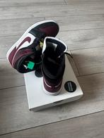 Nike Air Jordan 1 Mid Bordeaux - Nieuwstaat, Kleding | Heren, Schoenen, Ophalen, Zo goed als nieuw, Zwart, Sneakers of Gympen