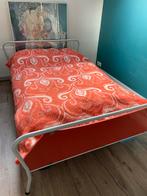 Vintage oranje Rawi Stalen Bed + Nachtkastje, Ophalen, Gebruikt, Twijfelaar, 120 cm