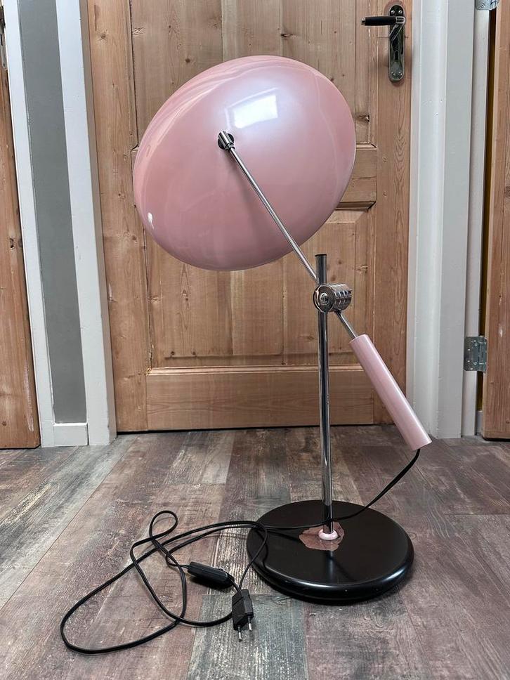 Roze Tafellamp Queens Gallery - Design Klassieker, Huis en Inrichting, Lampen | Tafellampen, Gebruikt, Minder dan 50 cm, Metaal
