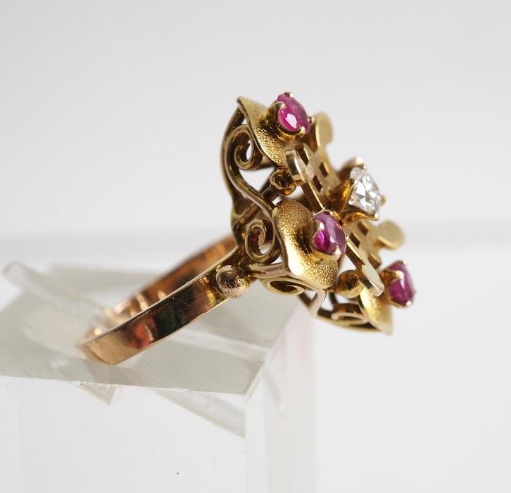 Bijzondere gouden ring met diamant en robijn, Sieraden, Tassen en Uiterlijk, Ringen, Zo goed als nieuw, Dame, 17 tot 18, Goud
