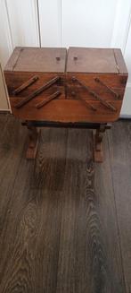 Houten naaikistje grootmoeders tijd, Ophalen