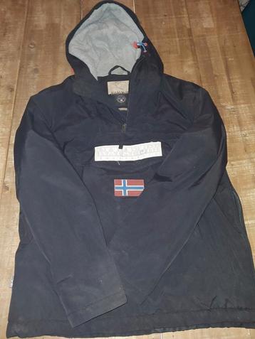 Napapijri winterjas voor koude natte momenten beschikbaar voor biedingen