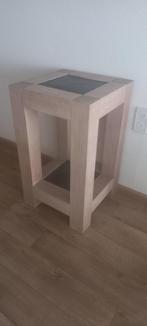 Mooie plantentafel, Huis en Inrichting, Tafels | Bijzettafels, Ophalen, Minder dan 55 cm, Gebruikt, Vierkant