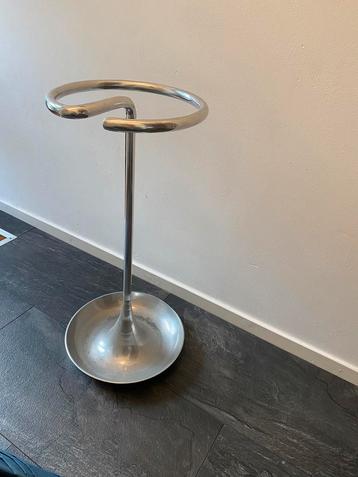 Paraplubak beschikbaar voor biedingen