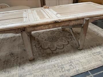 Brocante tafel oude paneeldeur en onderstel beschikbaar voor biedingen