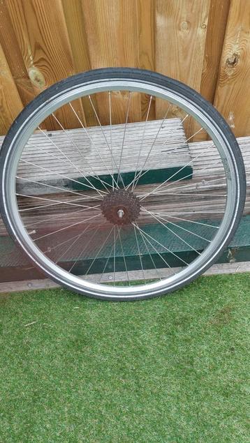 diverse voor en achterwielen met en zonder motor beschikbaar voor biedingen