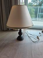 Tafellamp met beige kap, Ophalen