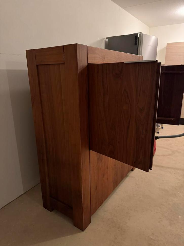 Notenhouten servieskast met 4 deuren, Huis en Inrichting, Kasten | Buffetkasten, Zo goed als nieuw, 150 tot 200 cm, 100 tot 150 cm