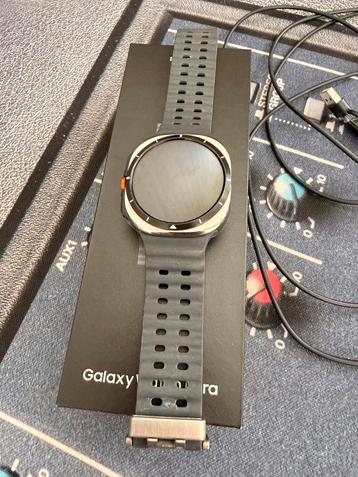 Samsung Galaxy Watch ultra silver 47mm LTE  (2024 model) beschikbaar voor biedingen