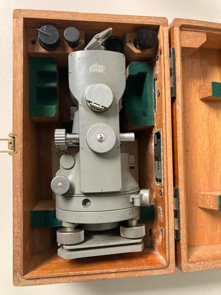 Theodoliet Breithaupt Kassel in houten kist, Antiek en Kunst, Antiek | Gereedschap en Instrumenten, Ophalen