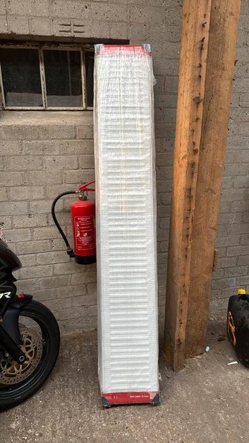 Radiator 300mm hoog en 2000mm breed beschikbaar voor biedingen