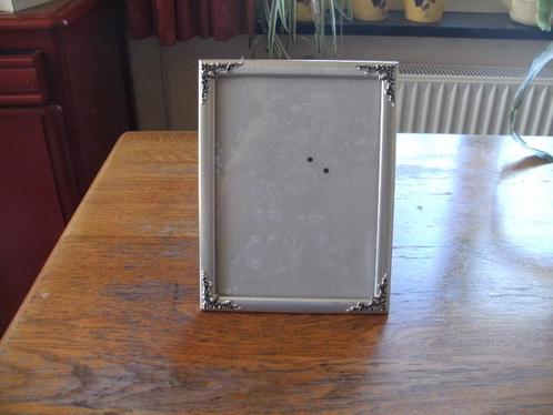 Fotolijst met metalen rand. Achterkant is hout., Huis en Inrichting, Woonaccessoires | Lijsten, Zo goed als nieuw, Minder dan 50 cm