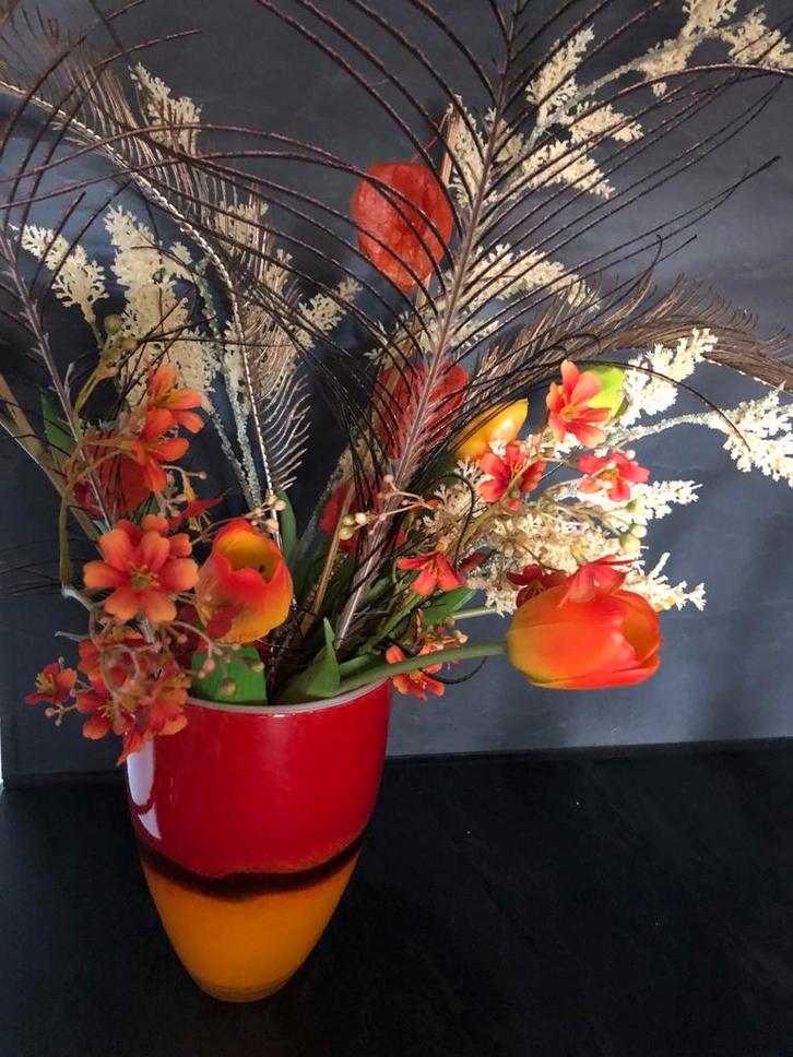 Vaas met zijden bloemen, Huis en Inrichting, Woonaccessoires | Vazen, Zo goed als nieuw, Overige kleuren, Minder dan 50 cm, Glas