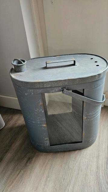 Metalen Opbergbak met Deksel beschikbaar voor biedingen