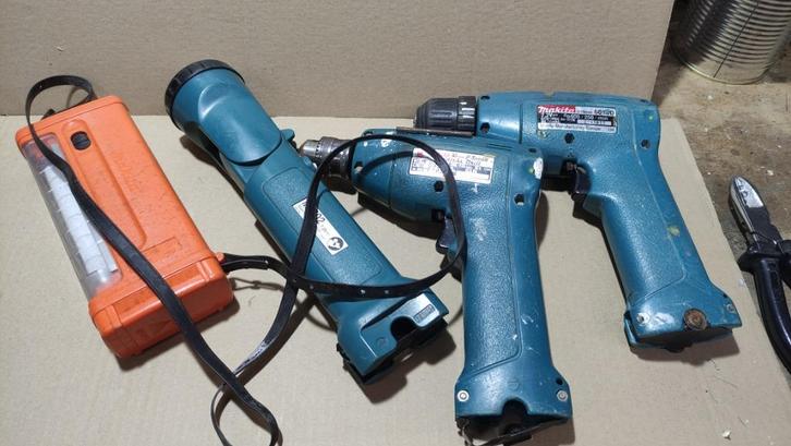 Diverse accuschroefmachines Makita met opladers en lampen, Doe-het-zelf en Verbouw, Gereedschap | Boormachines, Gebruikt, Boor- en Schroefmachine