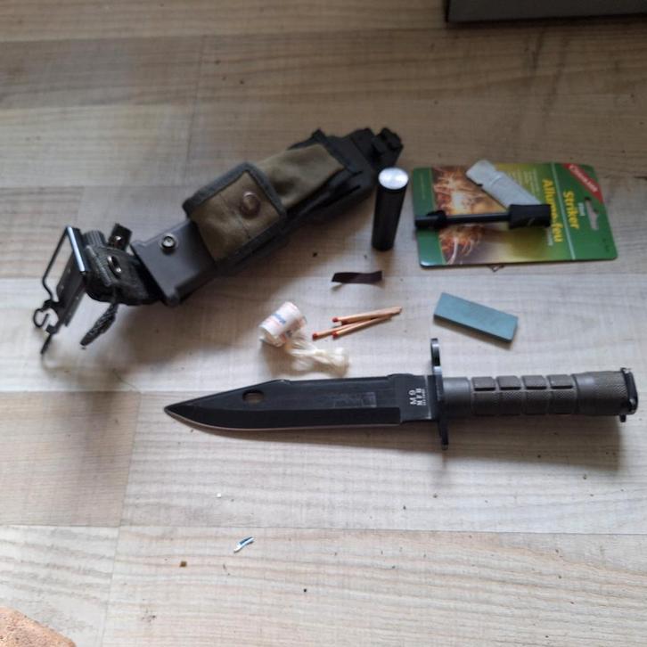 Nieuwe m9 bajonet aangeleverd met overlevingsproducten, Hobby en Vrije tijd, Overige Hobby en Vrije tijd, Nieuw, Ophalen of Verzenden