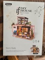 diy huis  miniatuur  kevins studio, Hobby en Vrije tijd, Knutselen, Ophalen of Verzenden, Knutselwerk