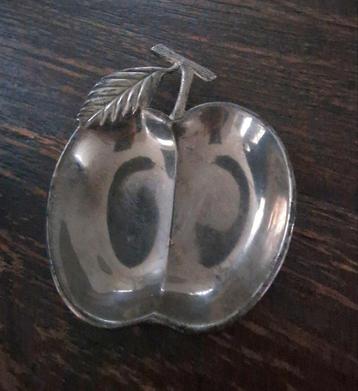 Verzilverd Schaaltje in Appel Vorm beschikbaar voor biedingen