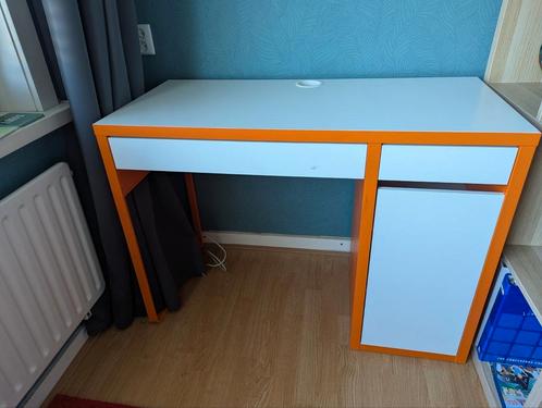 Ikea Micke kinder bureau Oranje/wit, Huis en Inrichting, Bureaus, Gebruikt, Ophalen
