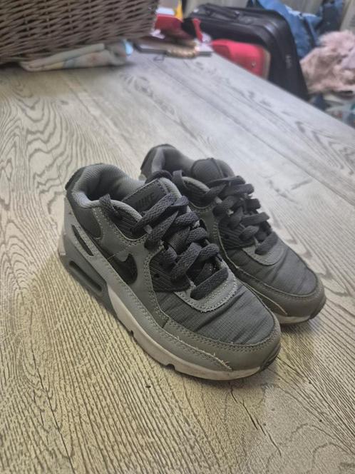 Partij kinder merk schoenen in verschillende maten, Kinderen en Baby's, Kinderkleding | Schoenen en Sokken, Gebruikt, Sportschoenen