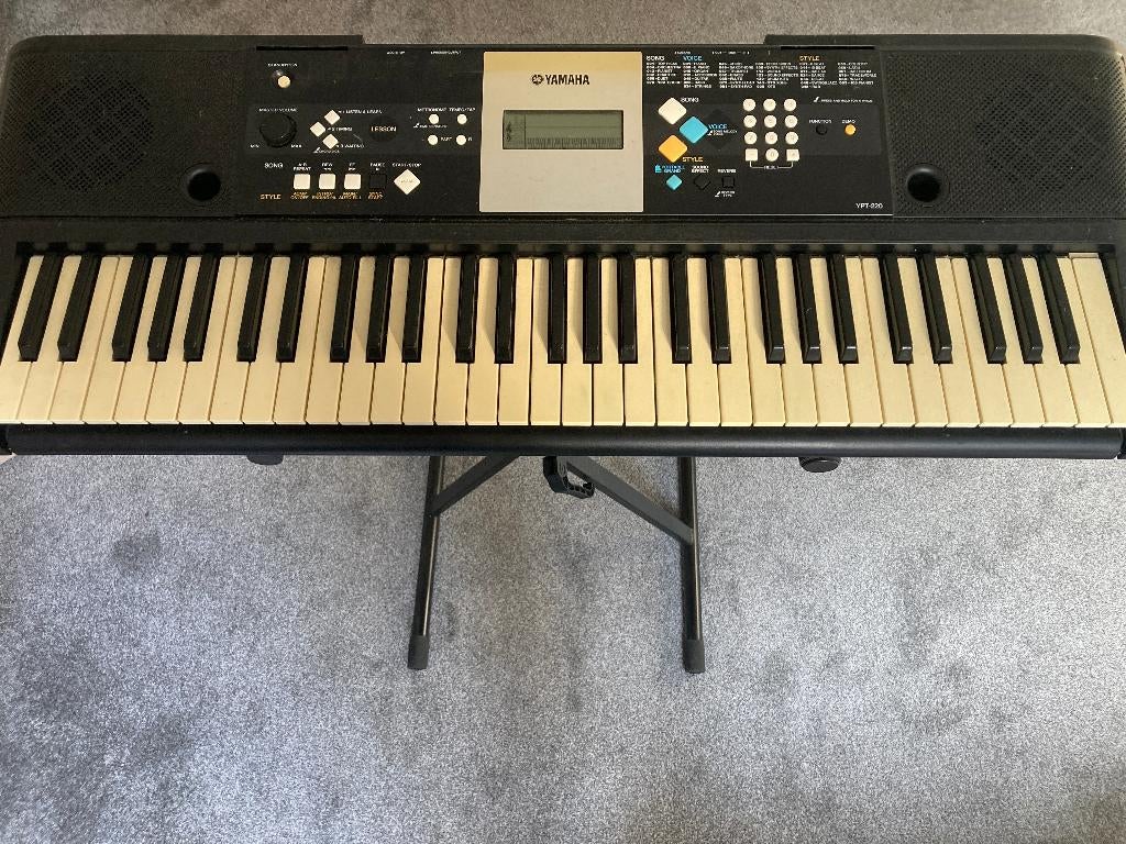 keyboard YAMAHA YPT-220, Muziek en Instrumenten, Keyboards, Ophalen, Yamaha, Met standaard, 61 toetsen