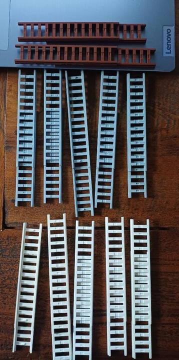 4207 LEGO Ladder 14 x 2 1/2 met 13 sporten  beschikbaar voor biedingen