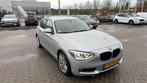 BMW 1-Serie 116I 100KW 5DR 2013 Grijs, Auto's, BMW, 1-Serie, 65 €/maand, Zwart, 4 cilinders