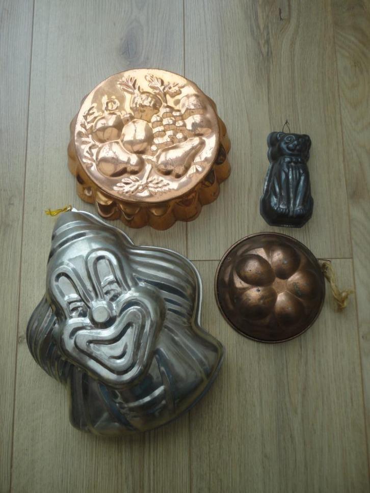 4 verschillende bakvormen cakevormen uit diverse periodes, Antiek en Kunst, Curiosa en Brocante, Ophalen of Verzenden