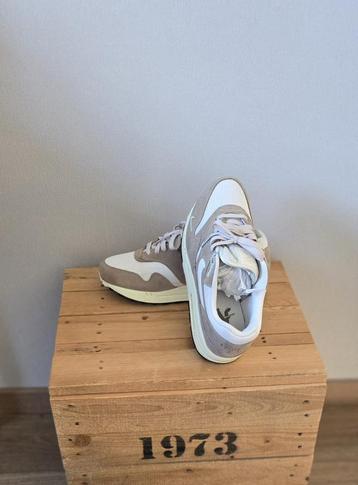 Nike Air max 1 hangul day beschikbaar voor biedingen