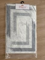 2-delige badmat set  nieuw, Huis en Inrichting, Badkamer | Badtextiel en Accessoires, Ophalen, Zo goed als nieuw, Wit