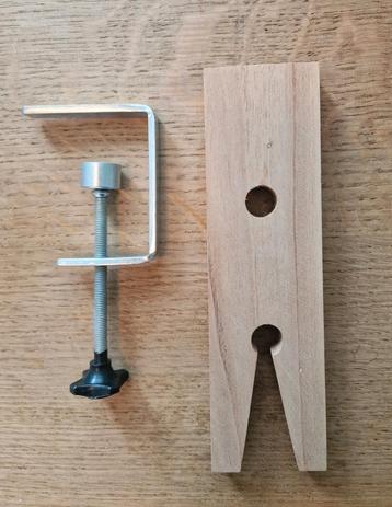 Figuurzaagplankje en tafelklem beschikbaar voor biedingen