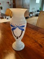 ( melk) glas. Vaas met aan één kant het decor. Jaar ca.1900., Ophalen of Verzenden