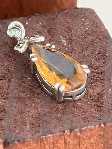 Kleine zilveren hanger met citrienkwarts beschikbaar voor biedingen