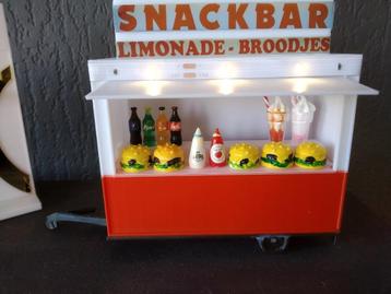 Foodtruck - Snackwagen - Verkoopwagen met verlichting beschikbaar voor biedingen