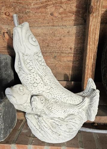 KOI 3 STUKS/ BETON / FONTEIN beschikbaar voor biedingen