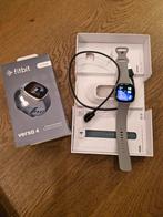 Fitbit Versa 4 + 20 bandjes - Zo goed als nieuw!, Ophalen of Verzenden
