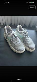 Sneakers, Ophalen of Verzenden, Zo goed als nieuw, Sneakers of Gympen