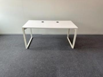 Bureau met knop en kabelgoot 160x80xH62-84 cm, 18 stuks - afbeelding 1